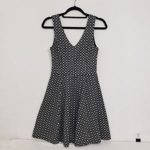 Skater Sleeveless Mini Dress Forever 21 womens black/white Print V Neckl…